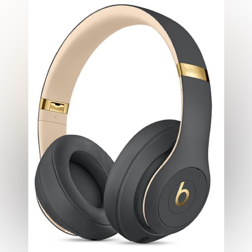 Beats Studio3 Wireless Headphones | Skyline Collection